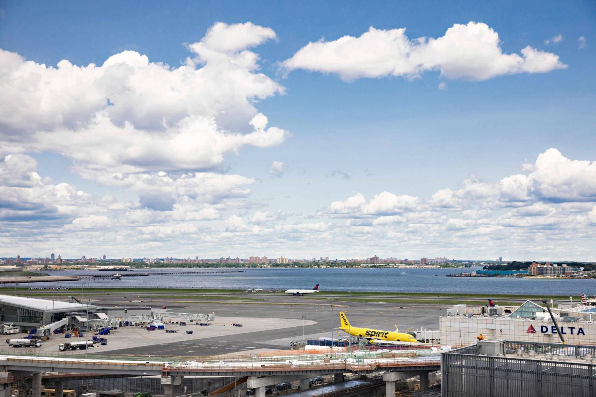 New York Laguardia Airport Marriott Hotel Buitenkant foto
